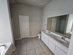 6906 Emerald Valley in San Antonio, TX - Building Photo - Building Photo