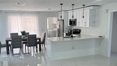 862 99th Ave N in Naples, FL - Building Photo - Building Photo