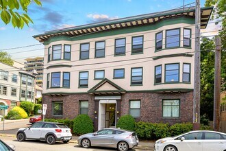 BK Bernkastle Apartments in Seattle, WA - Building Photo - Building Photo