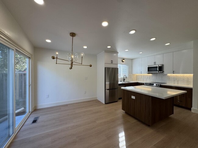 864 S Bernardo Ave in Sunnyvale, CA - Building Photo - Building Photo