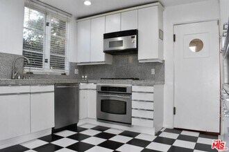 235 S Gale Dr in Beverly Hills, CA - Building Photo - Building Photo