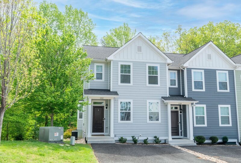 132 Longwood Dr in Charlottesville, VA - Building Photo