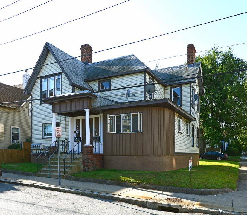 92 Brown St in Pawtucket, RI - Building Photo