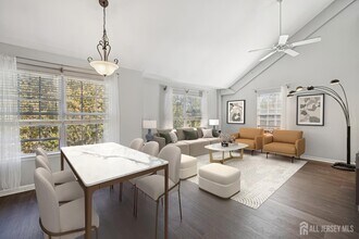 21 Park Square in Metuchen, NJ - Building Photo - Building Photo