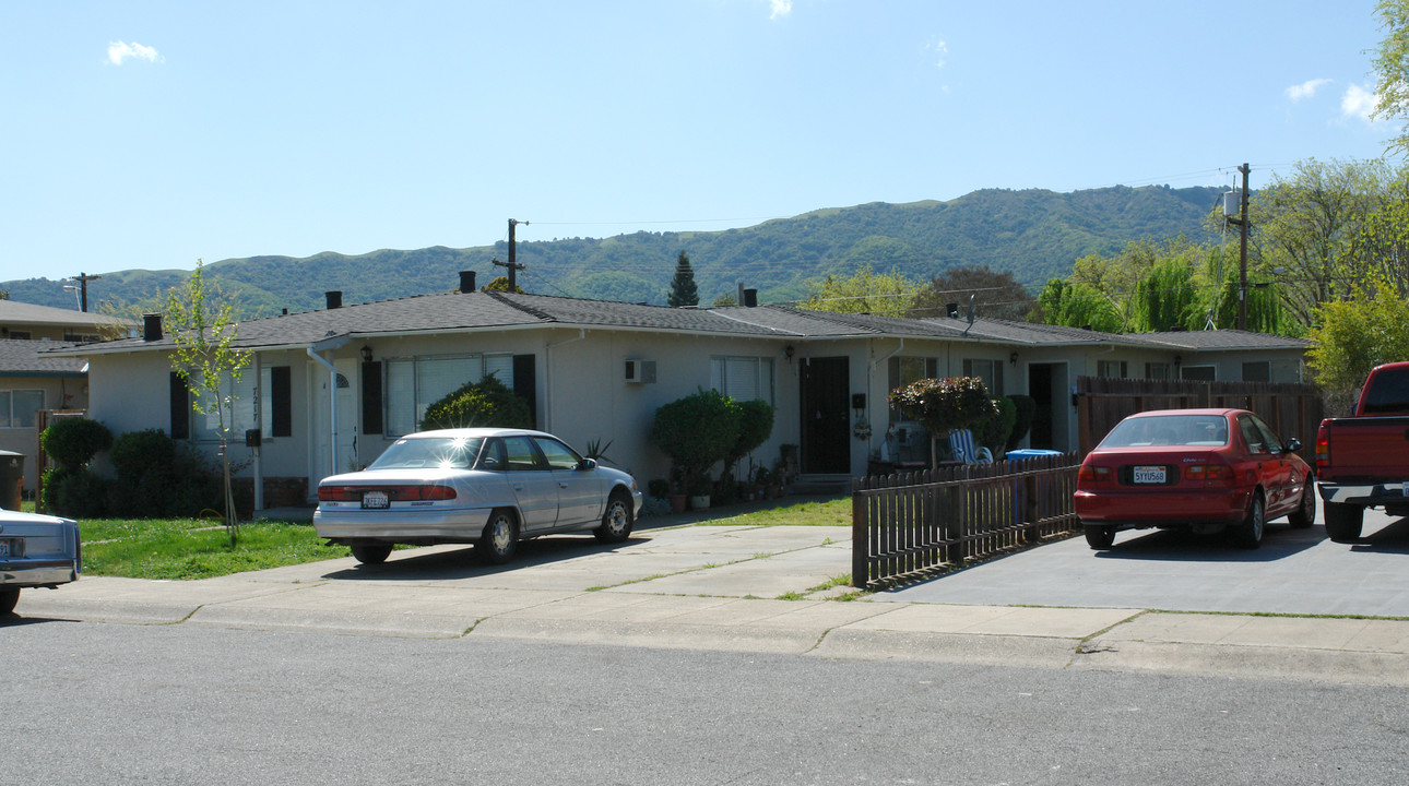 7217 A-D Dowdy Street in Gilroy, CA - Building Photo