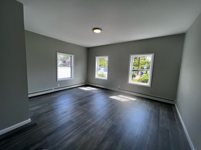 80 Grant Ave in Islip, NY - Building Photo - Building Photo