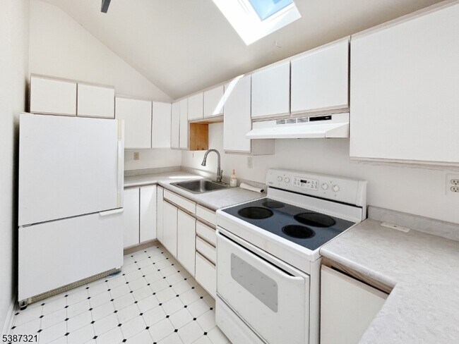 6 Kelly Pl in Stanhope, NJ - Building Photo - Building Photo