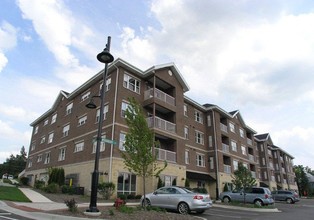 River Crossing in South Elgin, IL - Building Photo - Building Photo