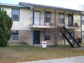 2010 Cedar Hill Dr Apartments