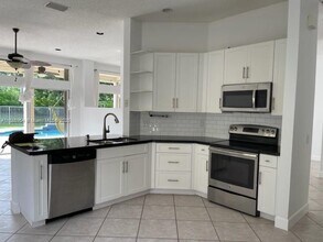 4407 Laurel Ridge Cir in Weston, FL - Building Photo - Building Photo