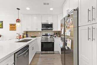 2568 Albatross St in San Diego, CA - Building Photo - Building Photo