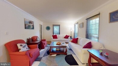 6279 Walkers Croft Way in Alexandria, VA - Foto de edificio - Building Photo