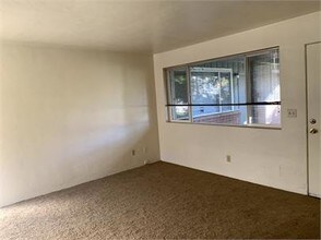 801 Ashland St-Unit -1 in Ashland, OR - Foto de edificio - Building Photo