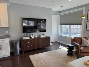 150 W Broadway in Boston, MA - Building Photo - Building Photo