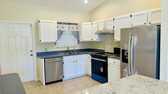 14453 73rd St N in The Acreage, FL - Building Photo