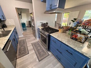 1068 Milpas St in Hanford, CA - Building Photo - Building Photo