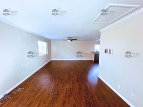 955 Postal Way in Vista, CA - Building Photo - Building Photo