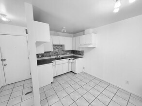 114 Rue des Textiles in Cowansville, QC - Building Photo - Building Photo