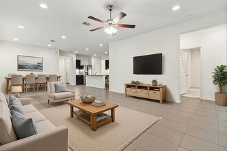 533 Sweetwood Ln in Leander, TX - Foto de edificio - Building Photo