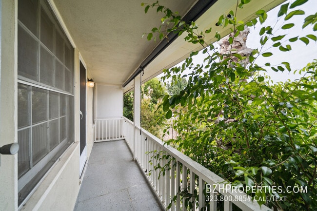 12027 Albers St in Los Angeles, CA - Building Photo - Building Photo