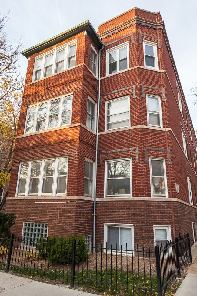 2200 W Cortez St in Chicago, IL - Building Photo - Building Photo