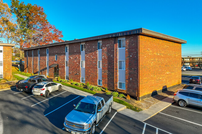 Ridgeview Apartments in Blacksburg, VA - Building Photo - Building Photo