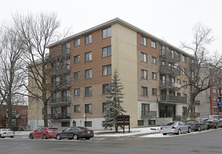 4895 Bourret in Montréal, QC - Building Photo - Building Photo