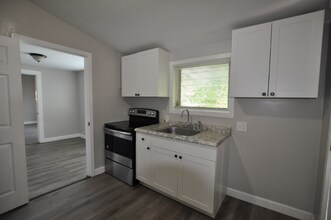 914 23rd St W, Unit A in Bradenton, FL - Foto de edificio - Building Photo