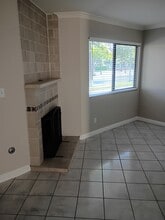 19221 Sherman Way, Unit Unit#7 in Reseda, CA - Foto de edificio - Building Photo