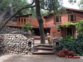 23294 Red Rock Rd in Topanga, CA - Building Photo