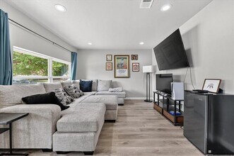 324 N Shore Pl in Lewisville, TX - Building Photo - Building Photo