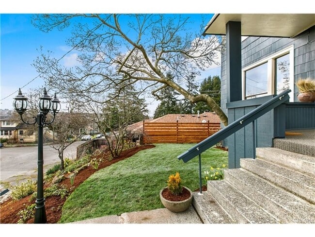 344 NW 51st St in Seattle, WA - Building Photo - Building Photo