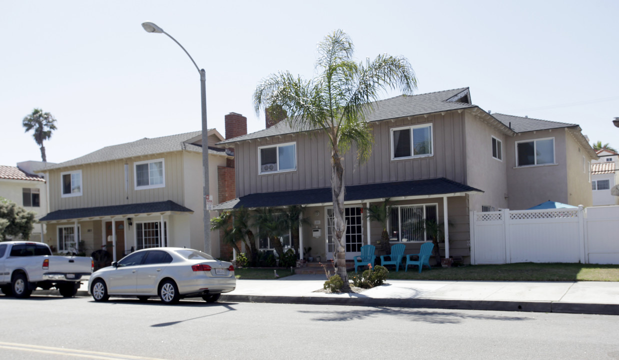 205-209 16th St in Huntington Beach, CA - Building Photo