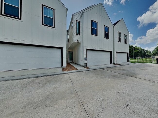 property at 9902 Clark Rd