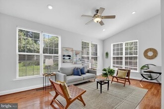 14040 Natia Manor Dr in North Potomac, MD - Foto de edificio - Building Photo