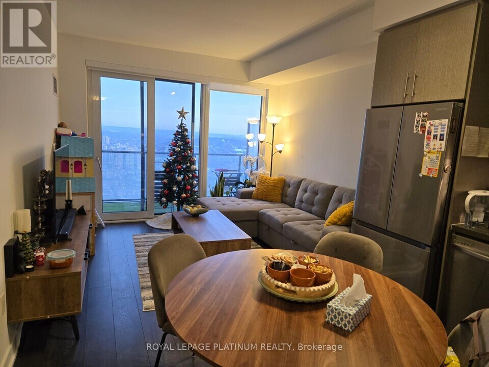 105 Oneida Crescent in Richmond Hill, ON - Building Photo