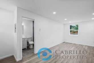 2527 Tuberose St in San Diego, CA - Building Photo - Building Photo