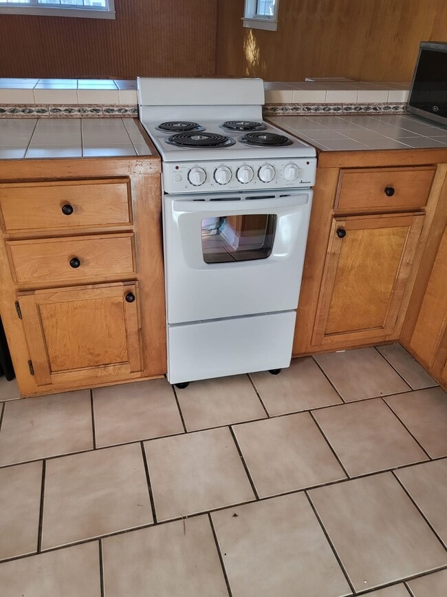 422 Seabreeze Dr, Unit Studio