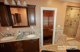 55 Hobart St in Boston, MA - Foto de edificio - Building Photo