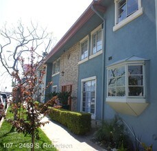 2469 S Robertson Blvd in Los Angeles, CA - Building Photo - Building Photo
