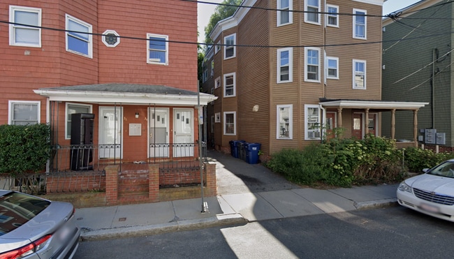 32 Speridakis Ter, Unit 2 in Cambridge, MA - Building Photo - Building Photo