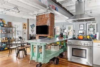 82 Willow St in Providence, RI - Building Photo - Building Photo
