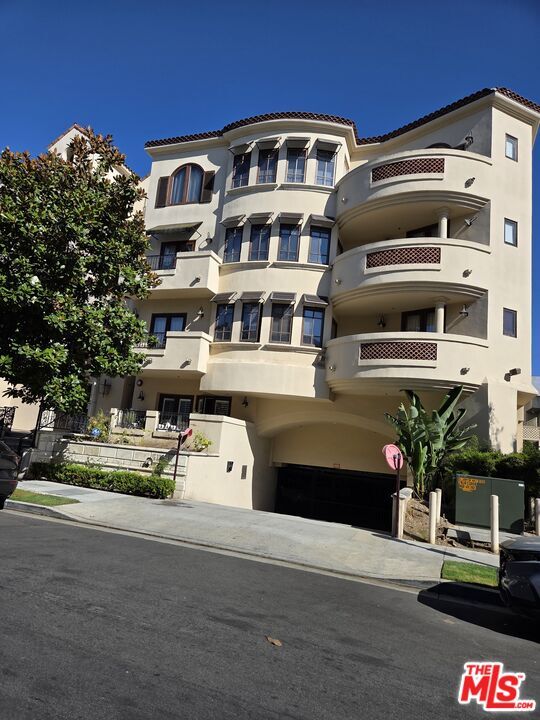 10364 Almayo Ave in Los Angeles, CA - Building Photo - Building Photo