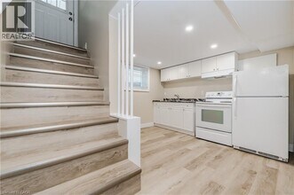 15 Edinburgh Rd in Kitchener, ON - Building Photo - Building Photo