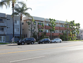 14601 Burbank Blvd in Van Nuys, CA - Building Photo - Building Photo