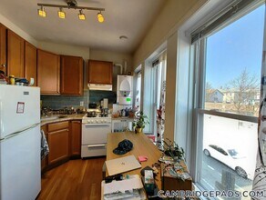 1056 Cambridge St in Cambridge, MA - Foto de edificio - Building Photo