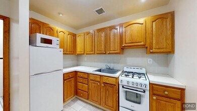 243 W 72nd St in New York, NY - Building Photo - Building Photo