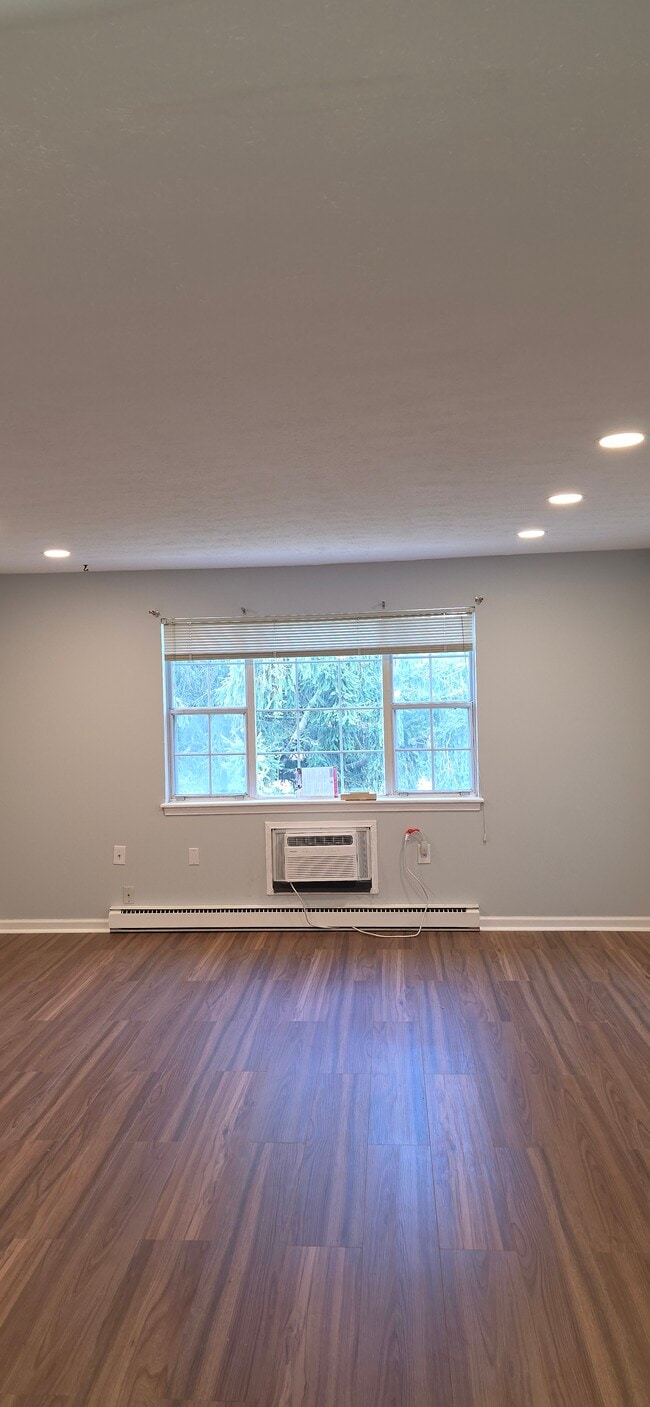 103 Horse Pond Rd, Unit E in Salem, CT - Building Photo - Building Photo