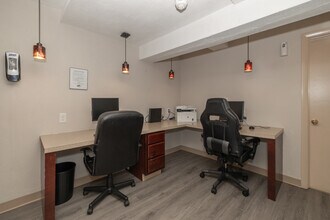 Towne House Apartments in Quincy, MA - Building Photo - Building Photo
