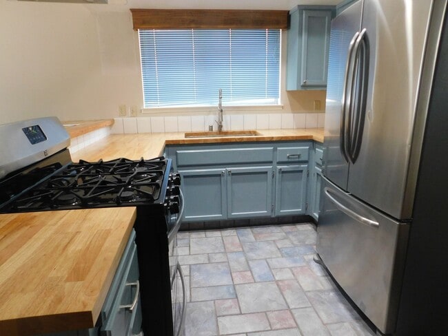 112 S Lilac St in Ridgecrest, CA - Building Photo - Building Photo